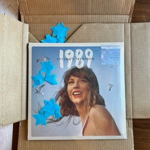 1989 Taylor's Version Crystal Skies Blue Edition Vinyl wih STARS